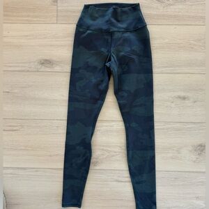 Alo yoga muted camo high waisted leggings